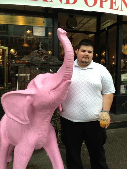 chubpornlover:  beautifulchubs:  Any idea how I can contact this guy?   Si.. alguna información?  hottttt
