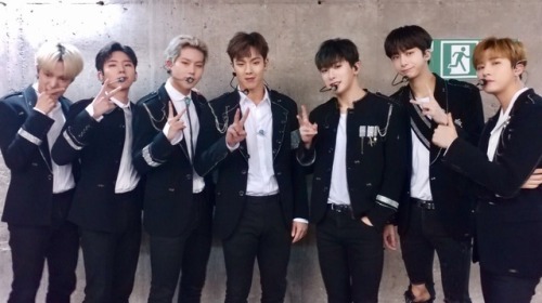 @OfficialMonstaX: [#MONSTA_X] #몬스타엑스 THE 1ST WORLD TOUR #MONSTAX #BEAUTIFUL in #SANTIAGO #Gracias #T