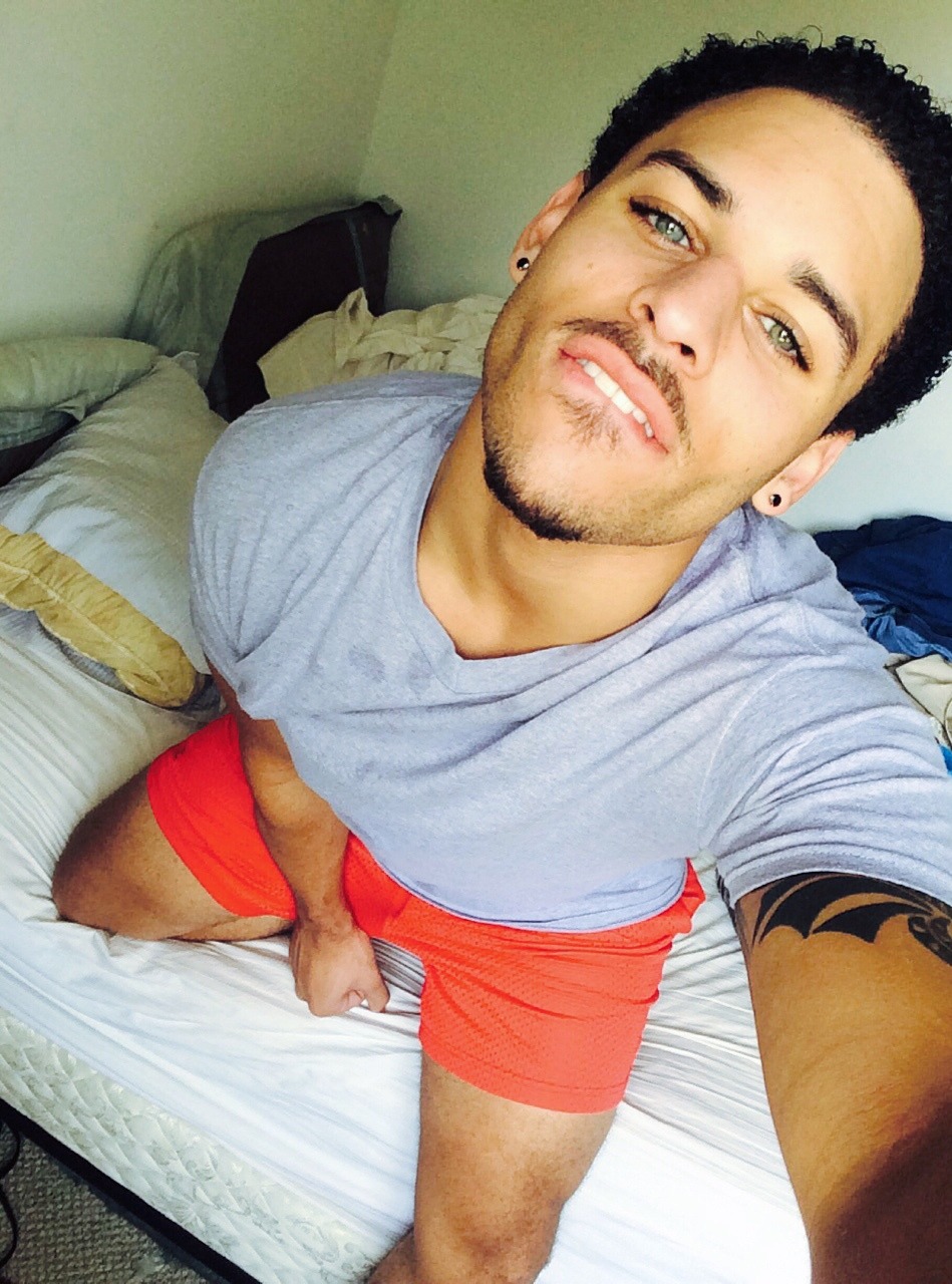 verse-caribbean-dude:  savvyifyanasty:  mmmdirtyhoes:  After the shower earlier.