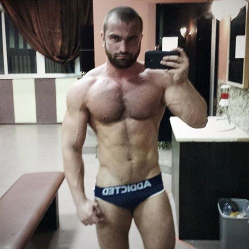 homeboygains:  Today’s Chest Workout Inspiration: Sergey Artemov 