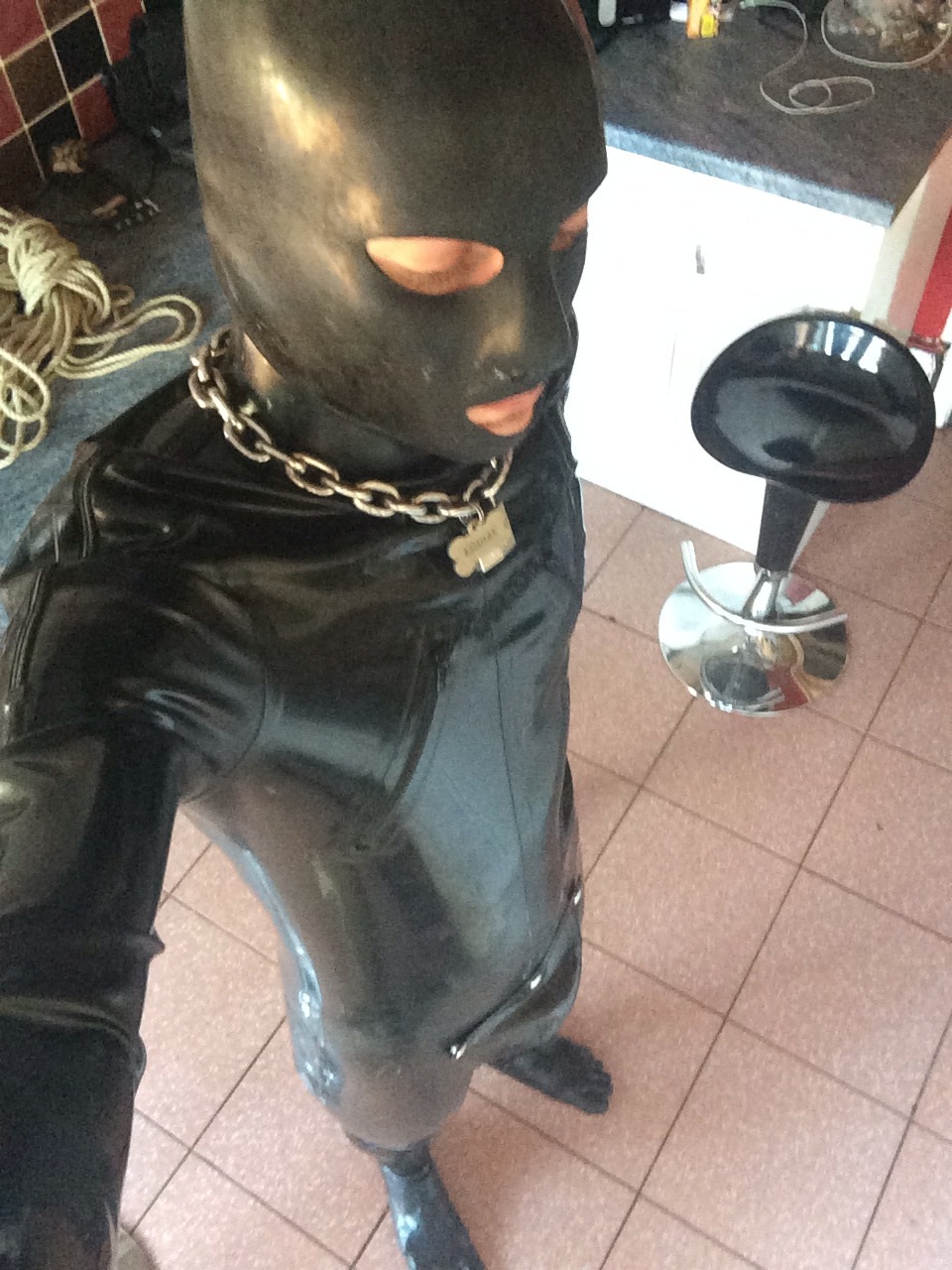mdshaven:  rubberbound:  pupkodiak:  This is what BoSS had it do the housework in