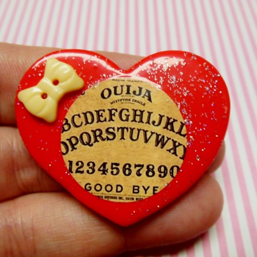 goldenlady25:  alibuttons:  ‘Tis October! Head on over to my Etsy Shop to find these spooktacular items! :)  Heart pendants can be made into brooches OR necklaces! ;)    Super cute!  I want the ouja earrings