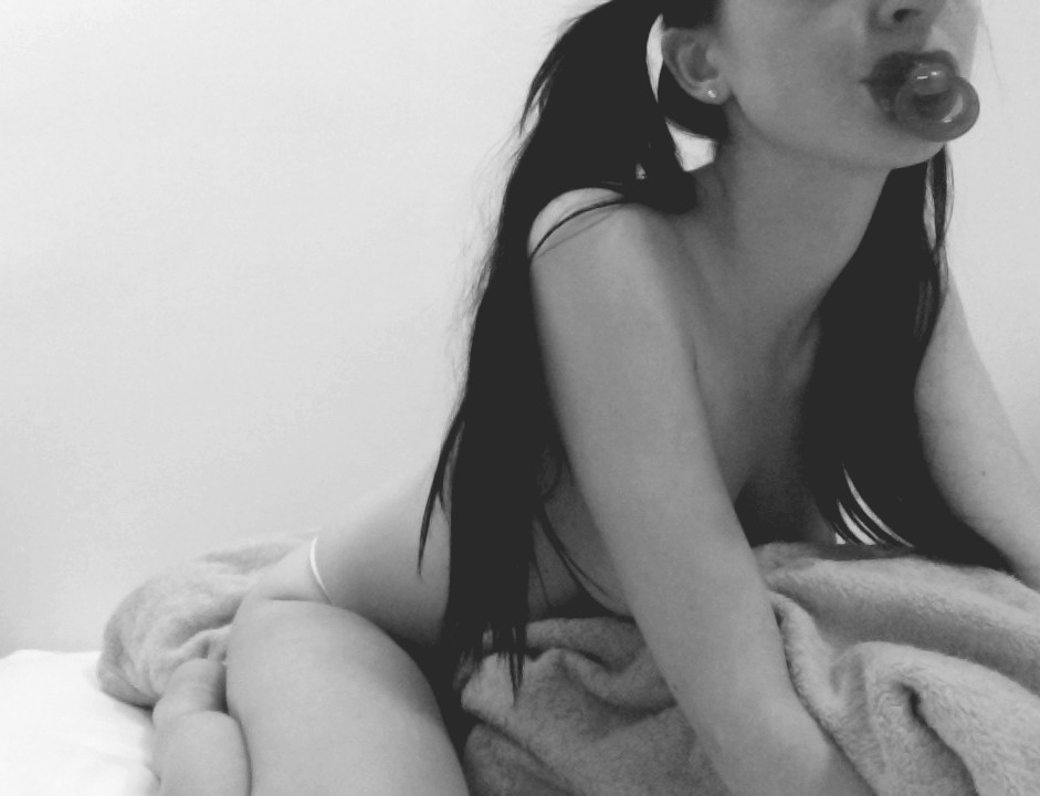 artistiquekitty:  Need the care of Daddy