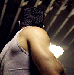 Derek Hale Fashion Meme: Dirty Grey Tank + Booty Jeans – 2.09