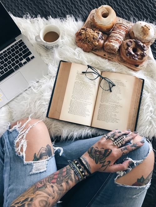 Donut and reading time ☕️