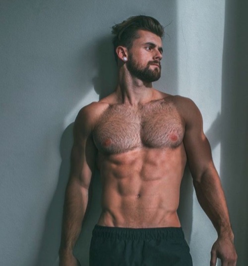 hotandsexymen:  http://instagram.com/isnathan