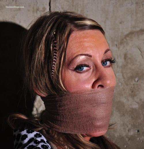 bondagehedgehog:  Nadia Knotts