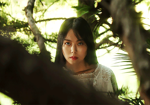 buffyscmmers:“The daughter of a legendary thief, who sewed winter coats out of stolen purses. Herself a thief, pickpocket, swindler. The saviour who cam to tear my life apart. My Tamako, my Sook-Hee.”THE HANDMAIDEN (2016) dir. Park Chan-Wook