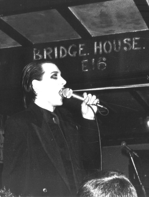 zombiesenelghetto:The Damned: Dave Vanian 1979