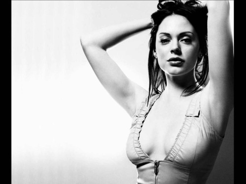 celeb-nude:  Rose McGowanAmerican actress