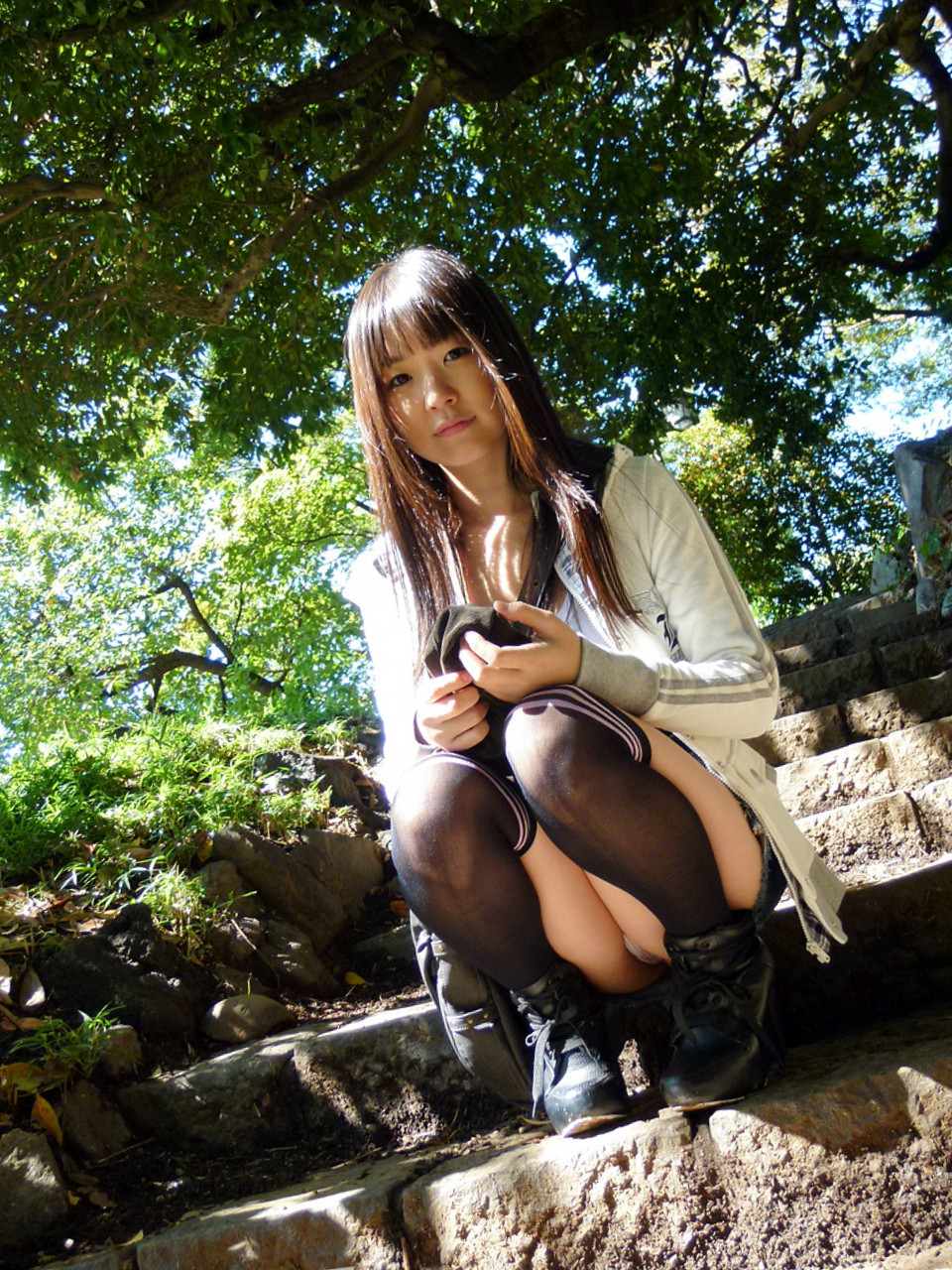 kojimblrprn:  Tsubomi,つぼみ