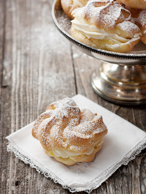 sweetoothgirl: Cannoli Cream Puffs