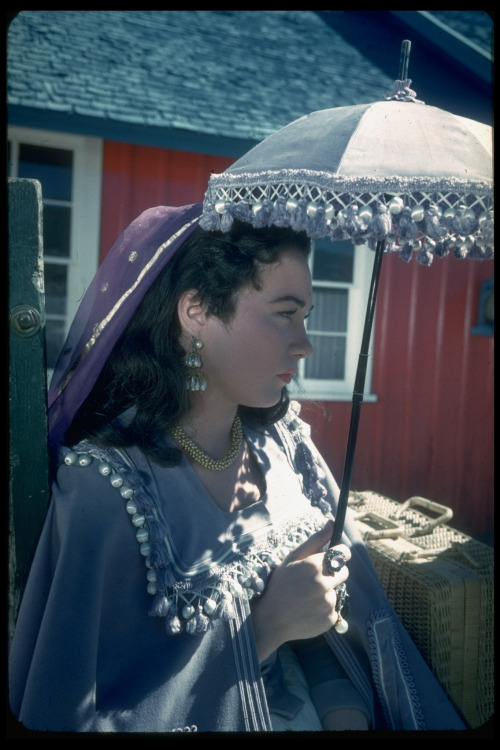 Shirley MacLaine on the set of Around the World in 80 Days directed by Michael Anderson, 1958