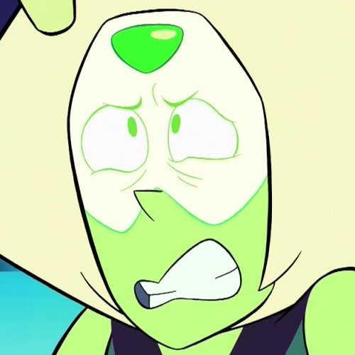 peridotissuffering:So, pre-poof, Peridot’s gem always appears to be a slightly-rounded triangle with