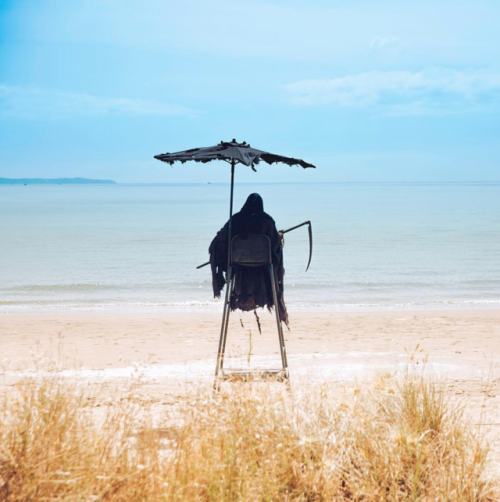 archiemcphee:Meet The Swim Reaper, death taking an extended holiday on the beaches of New Zealand an