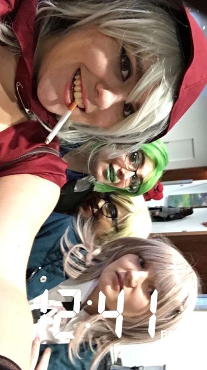 Set of our con pics!Mariah - meJolyne - @emollieDave - @gavinsnose