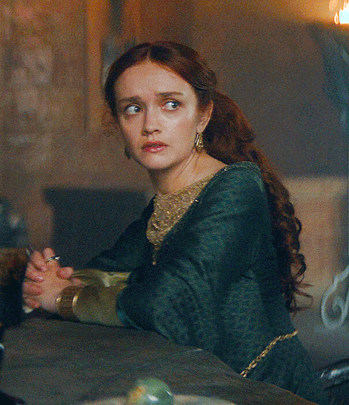 Alicent Hightower's Green Dress With Gold In House Of The Dragon Season 2