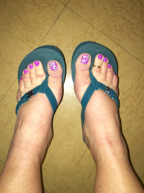 prettylilredhead: Mani/Pedi pics… Work edition  Purple this time with pretty flowers! Wearing teal G
