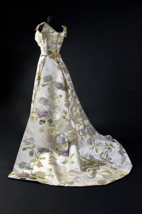 Worth evening dress ca. 1900From Coutau-Bégarie & Associés