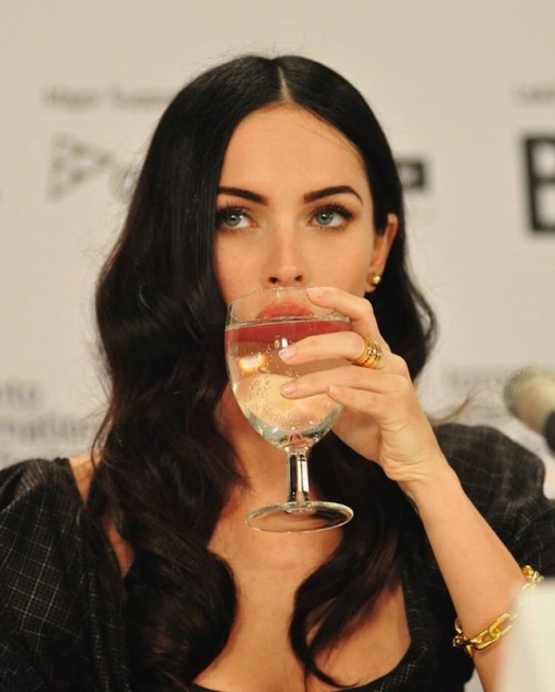 Cant get over her beauty so reblogging again