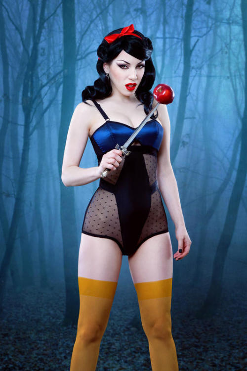 livingdeadgirl87: princessbecs:   shivermetimbersxxx:  Disney Lingerie featuring Robin Hood, Snow White, Red Riding Hood, and Malificent!  Beautiful. I want it all!   @chubbyunicornthings look!!!!