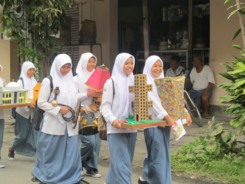 Images of folks: some children, Islamic boarding school students, Buddhist Sunday school students, m