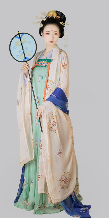 changan-moon:Tang dynasty hanfu by 菩提雪传统服饰