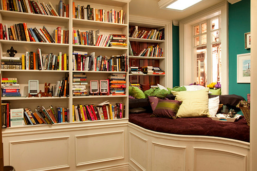 bluepueblo:  Reading Nook, New Orleans, Louisiana photo via pracha 