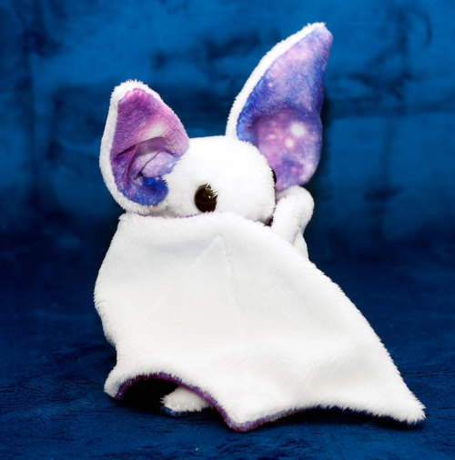 toywaving:White Galaxy Bat (x)@vampy-yami