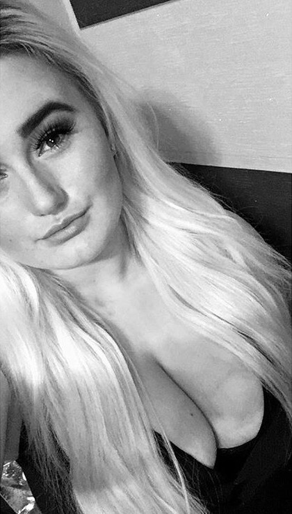 Curvy Jessie has great boobs