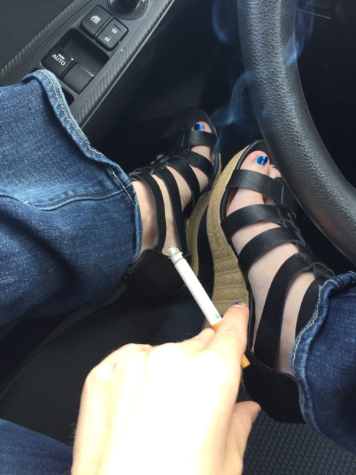 daddyspreciousfuckslut: My little feetsies and smoking for daddy. Princess