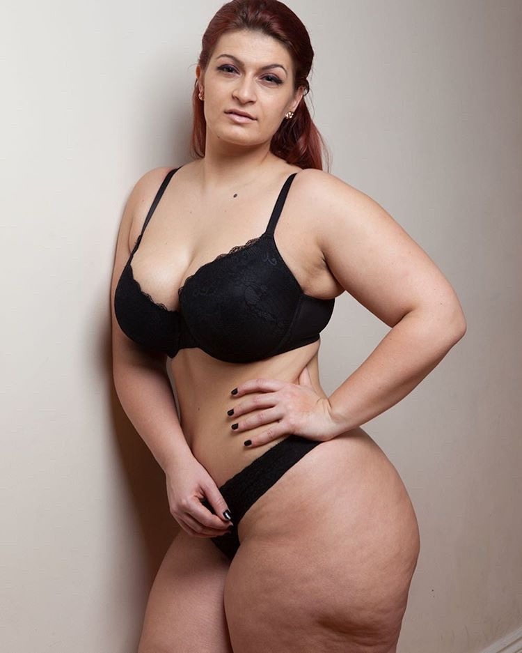 my-thick-pics:  Ioana Chiro