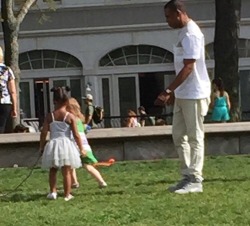 queenblueivycarter:  May 10th - Bey, Blue and Jay spotted in the park in NYC. 💙