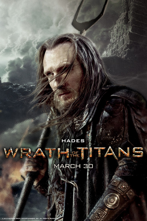 Ralph Fiennes como Hades en Furia y Ira de titanes