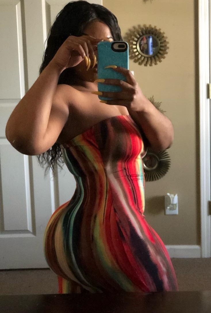 thicksexyasswomen:  ownerconfidence82:  kingjazziedad:  DeliciouslySexy. Curvy. BootiDelicious