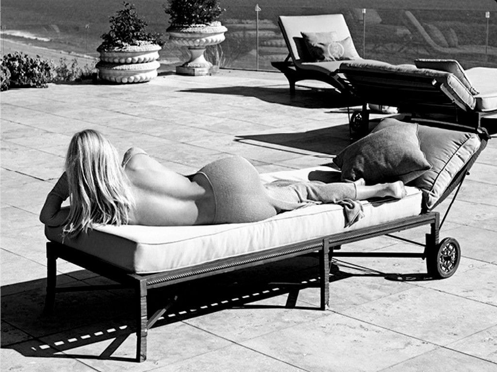 bi-on-the-side:Celebs gone bad… and that’s Gweneth Paltrow’s ass btw