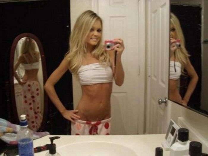 Cute blonde mirror shot Sexy GIFs 