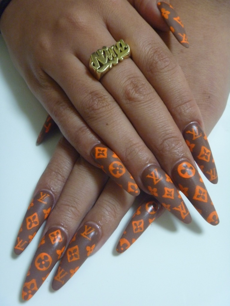 dixmndis:  gelatinadeleche:  karats nail  💎🐇💎 