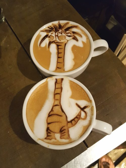 tokyo-fashion:Exeggutor Japanese coffee art by George_10g of the Reissue Cafe in Harajuku!