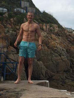 male-celebs-naked:  Alexander Ludwig 2See