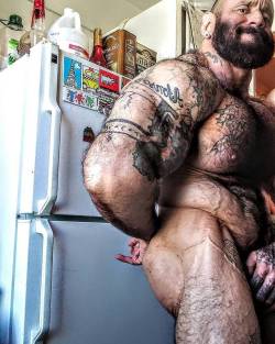 Thickasawrist:  Muscle Eddie Relaxing At Home. Have You Ever Visited Him? It’s