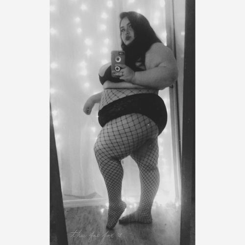 thisfatfox: Happy Friday loves  . . . . . #bbwlove #bbwadmirer #bbwappreciation #curvy #thickwomen #