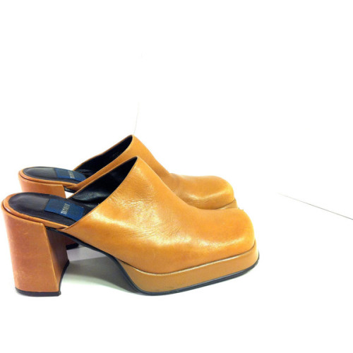 Camel Leather Platform Clogs 8 - Chunk Heel Clogs 8 - 90s Leather Mules 8 ❤ liked on Polyvore (see m