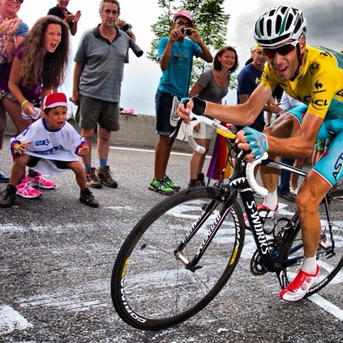 cyclingtips:  I’m not sure what I like more: Nibali’s ride up Hautacam, or the kid on the left. 