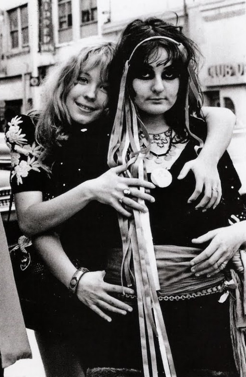 the60sbazaar:Miss Pamela and Miss Mercy@warholmilk