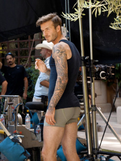 mynewplaidpants:  Ooh I hadn’t seen this shot of Becks and his most magical behind before.