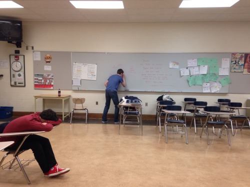 czarasaurous:nirukama:drwhoconfusesme:So this kid fell asleep during class and he’s still ther