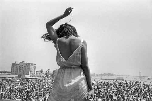 Sex flowerbombed:  billowy:  Ph. by Dennis Stock—Magnum, Venice pictures