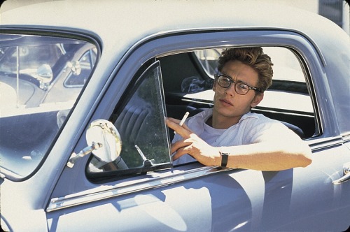 juipiter:  sleepyjeen:  James Franco acting as James Dean (2001)  fashion + | fback 