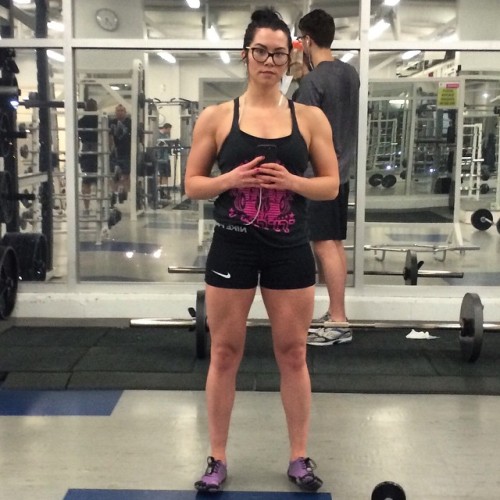 scumbugg:  theathleticaestheticblog:  I just want pumpkin delts 🎃  bootybreakfast if u were ripped prob would look like this